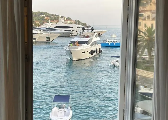 Riva Lavanda Hvar, Old Town フヴァル