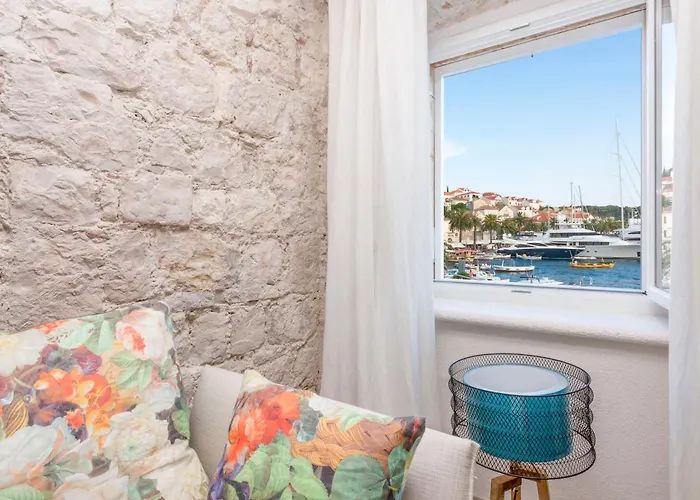 Riva Lavanda Hvar, Old Town * フヴァル