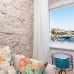 Riva Lavanda Hvar, Old Town * חוואר
