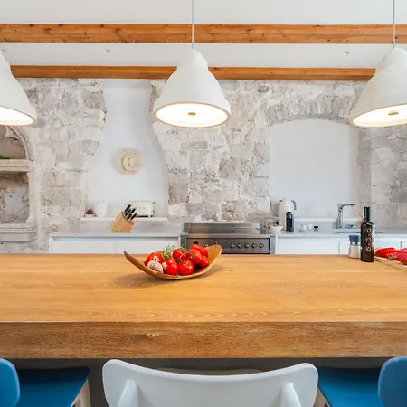 Riva Lavanda Hvar, Old Town