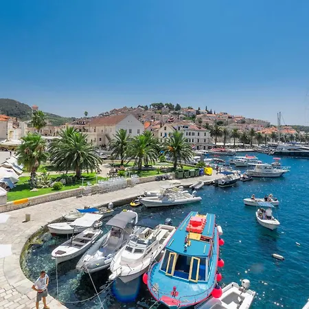 Riva Lavanda Hvar, Old Town Χβαρ